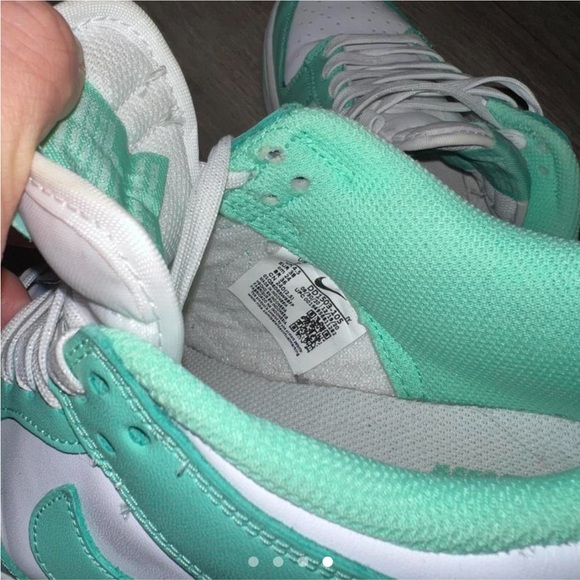 Nike Dunk Low Green Glow (W) / Size 7 - Picture 4 of 4